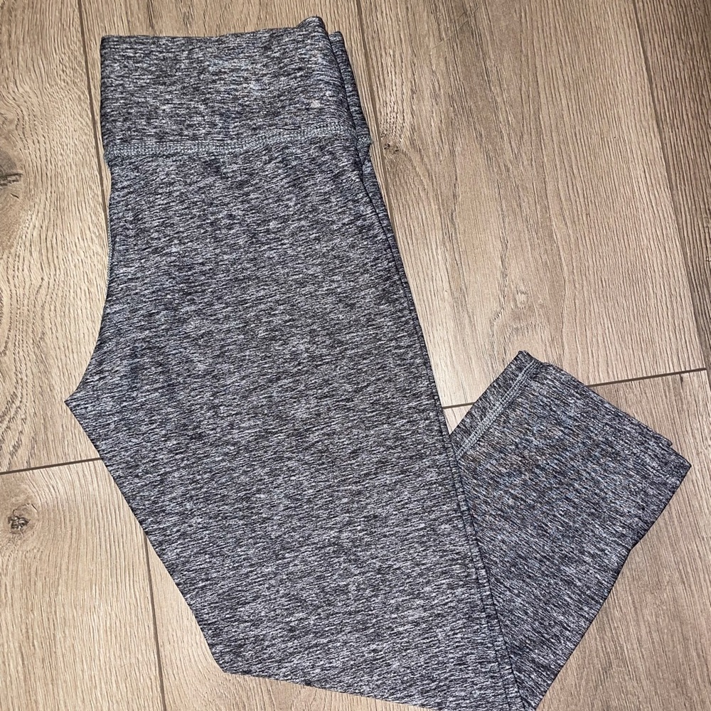 PINK Ultimate Yoga Capri Yoga Pants